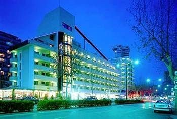 image of belroy apartment block benidorm at night